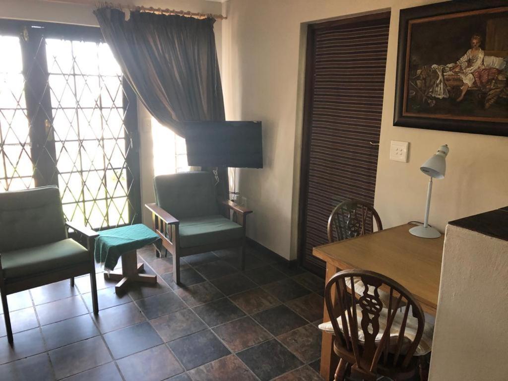 Haus Barbara Guest House Bredasdorp Exterior foto